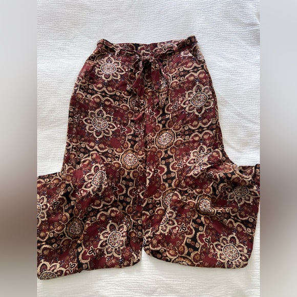 Bohemian Wide Leg Pant. Red Pattern. Size small. - Picture 1 of 6